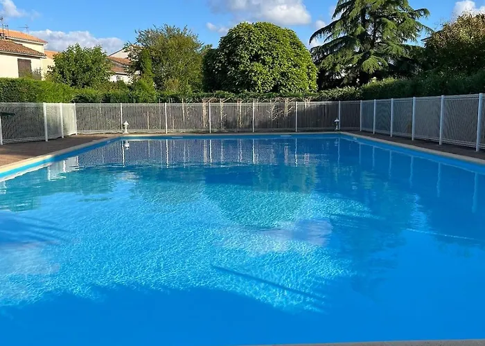 Holiday home Jolie Maison De 8 Personnes - Piscine Commune A La