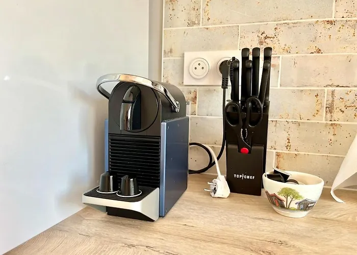 Jolie Maison De 8 Personnes - Piscine Commune A La *